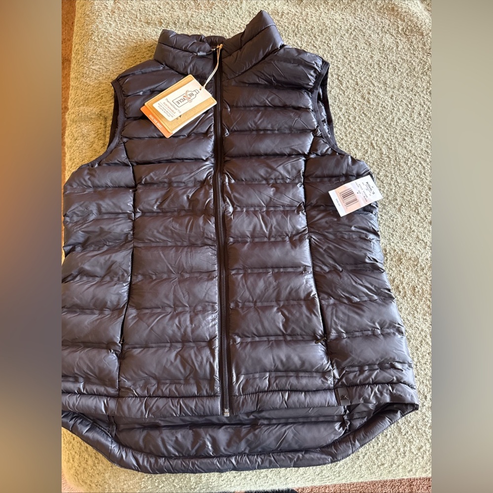 NWT Zeroxposur Black Woman’s Puffer Vest,size Medium.
